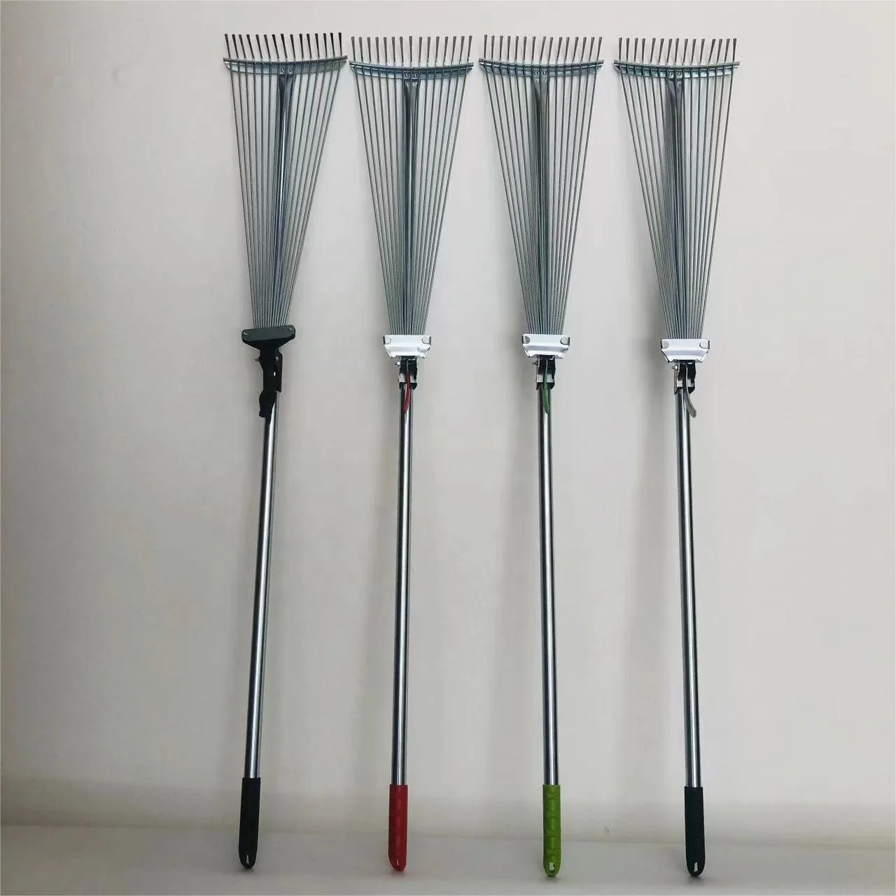 1.5m long handle Galvanized Adjustable Garden RAKE Hand Leaf Rake 15T Steel Rake