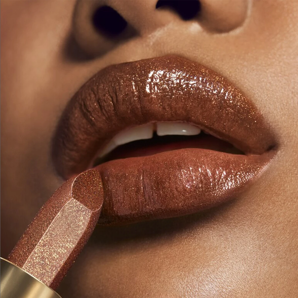 OEM Vegan Cruelty Free Vanilla Scented  Lipstick For Girls Makeup Shimmer Finish Long Last Nourishing Gold Glitter Lipstick