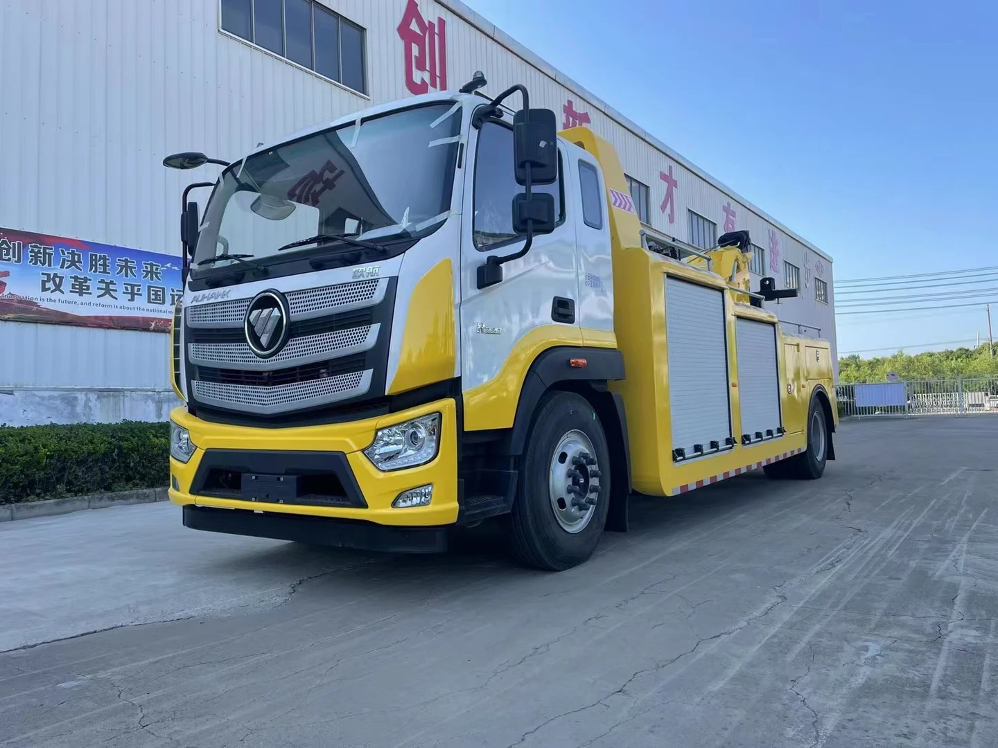 Multi functional Foton 8 ton flatbed wrecker rollback tow truck recovery vehicle breakdown truck rescue vehicle with 10ton crane