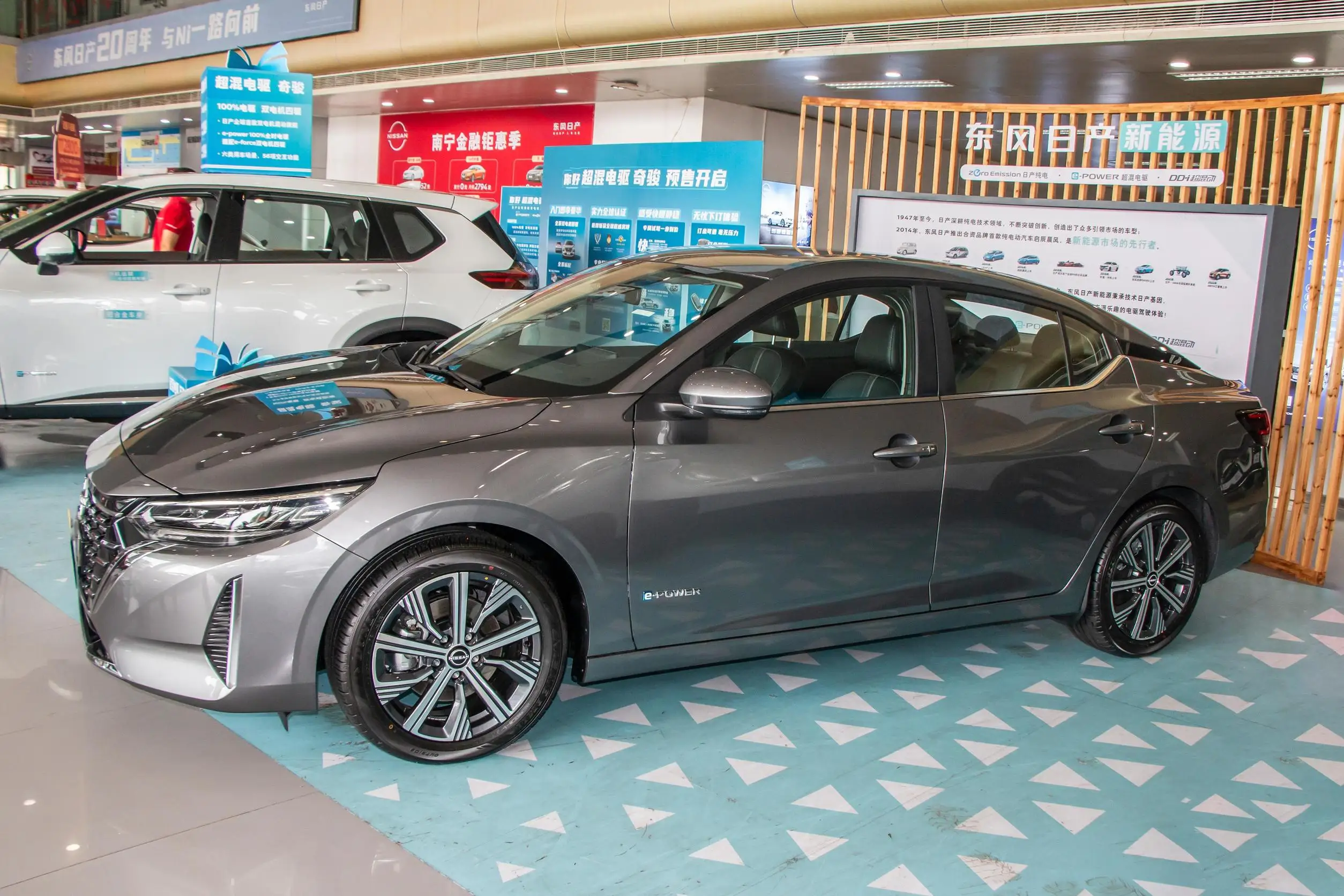 Deposit high match Nissan Bluebird Sylphy Electric SUV 5 Seats with Light Interior Left Steering New Energy Vehicle for Sale