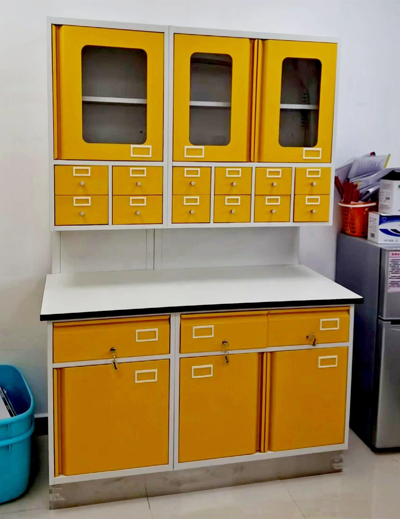 Lab Tables Bench for Central Workstations with Reagent Shelves Floor Mounted Construction