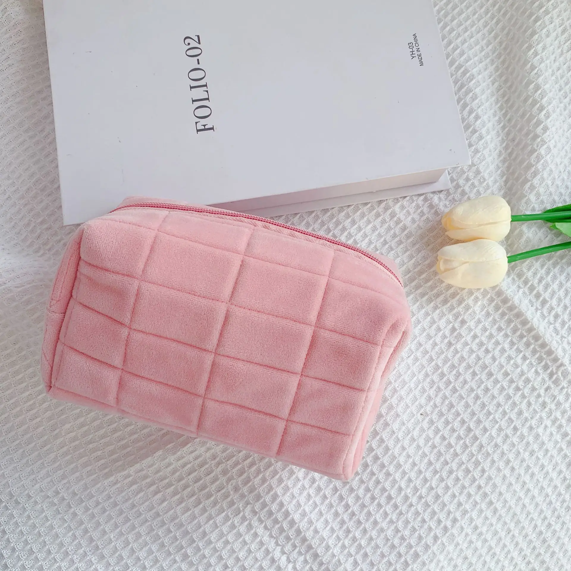 Wholesale New Style High Quality Portable Cream Velvet Cosmetic Makeup Bag For Stationery With Zipper