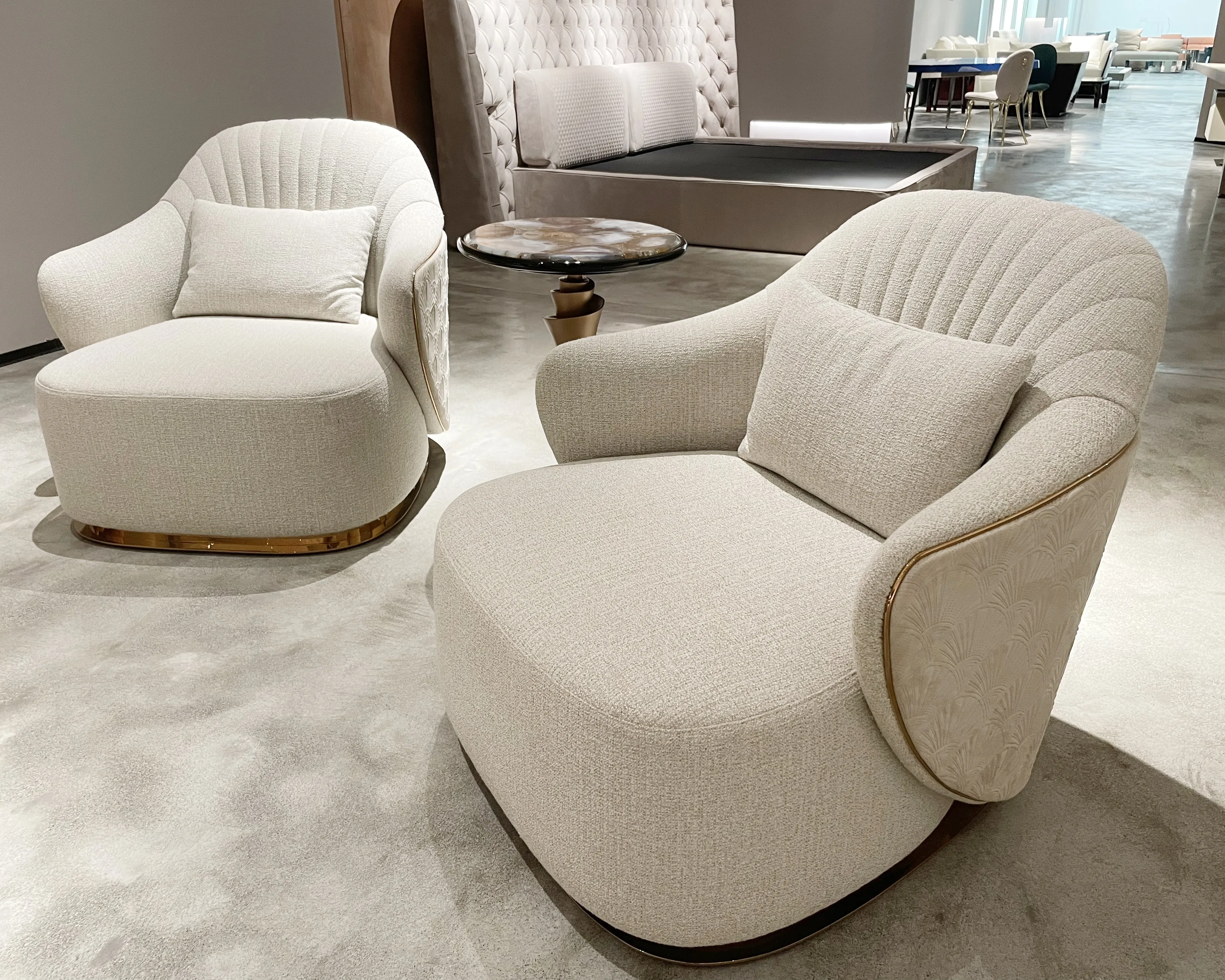 LEFANTE Mansion Furniture_стальное верхнее бархатное кресло с металлической отделкой лепестками на спинке