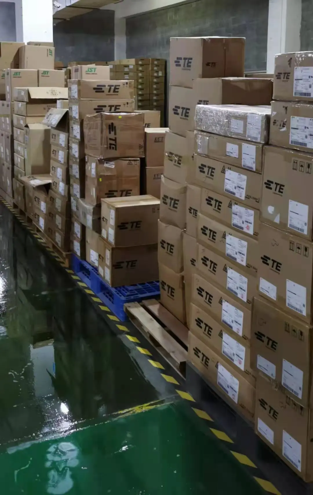 
Connector Power Connector Rectangular Power Supply Rectangular Power Connector 172233-1 