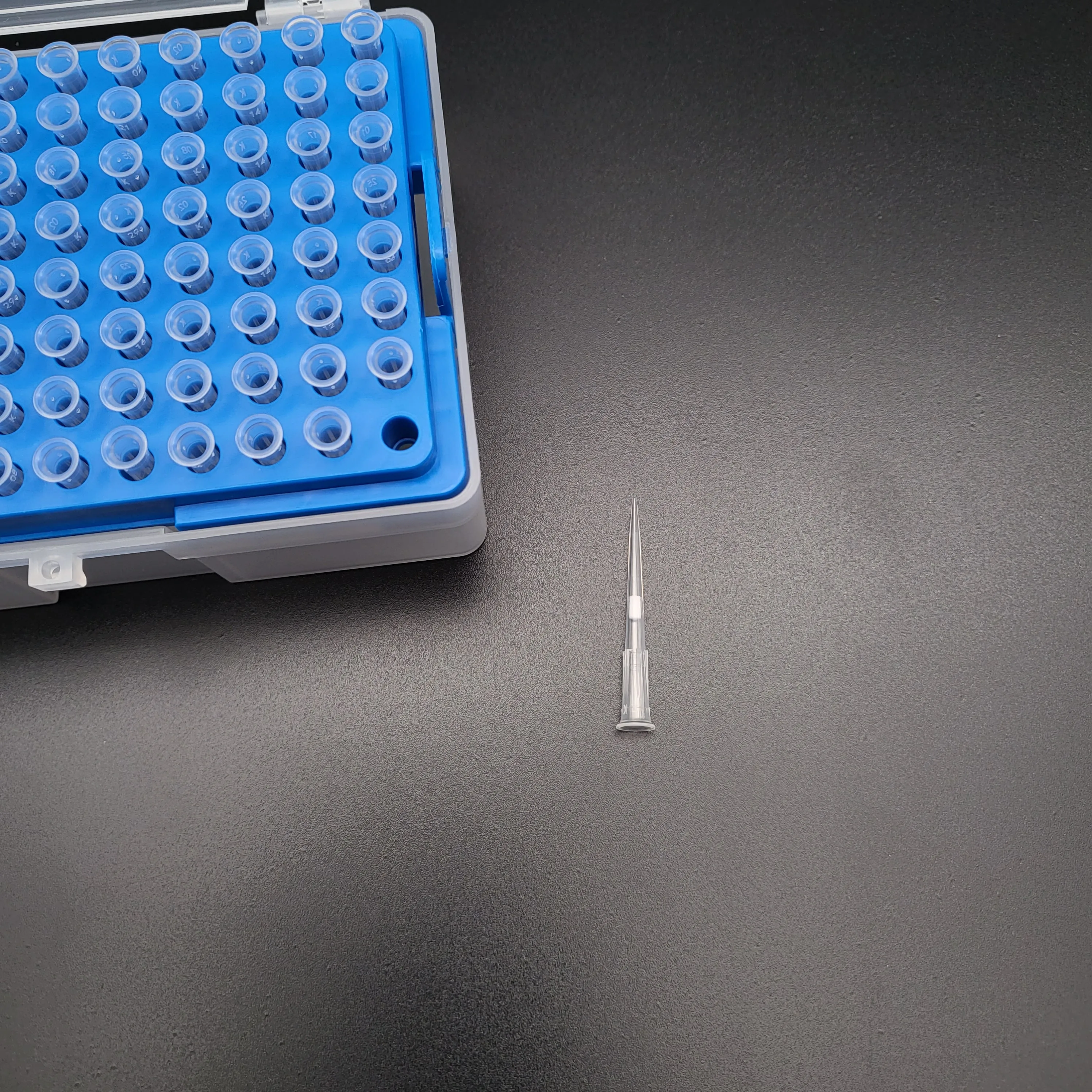 Lab Plastic Disposable Racked Sterile Filter Pipette Tips 10ul  Sterilized
