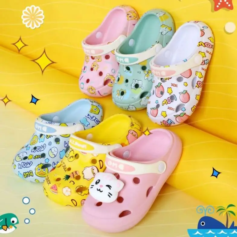 New Hot Sale Soft Garden Slippers Cute Cartoon Summer Clogs Light Sandals Holey Soles Kids Eva Clogs Shoes