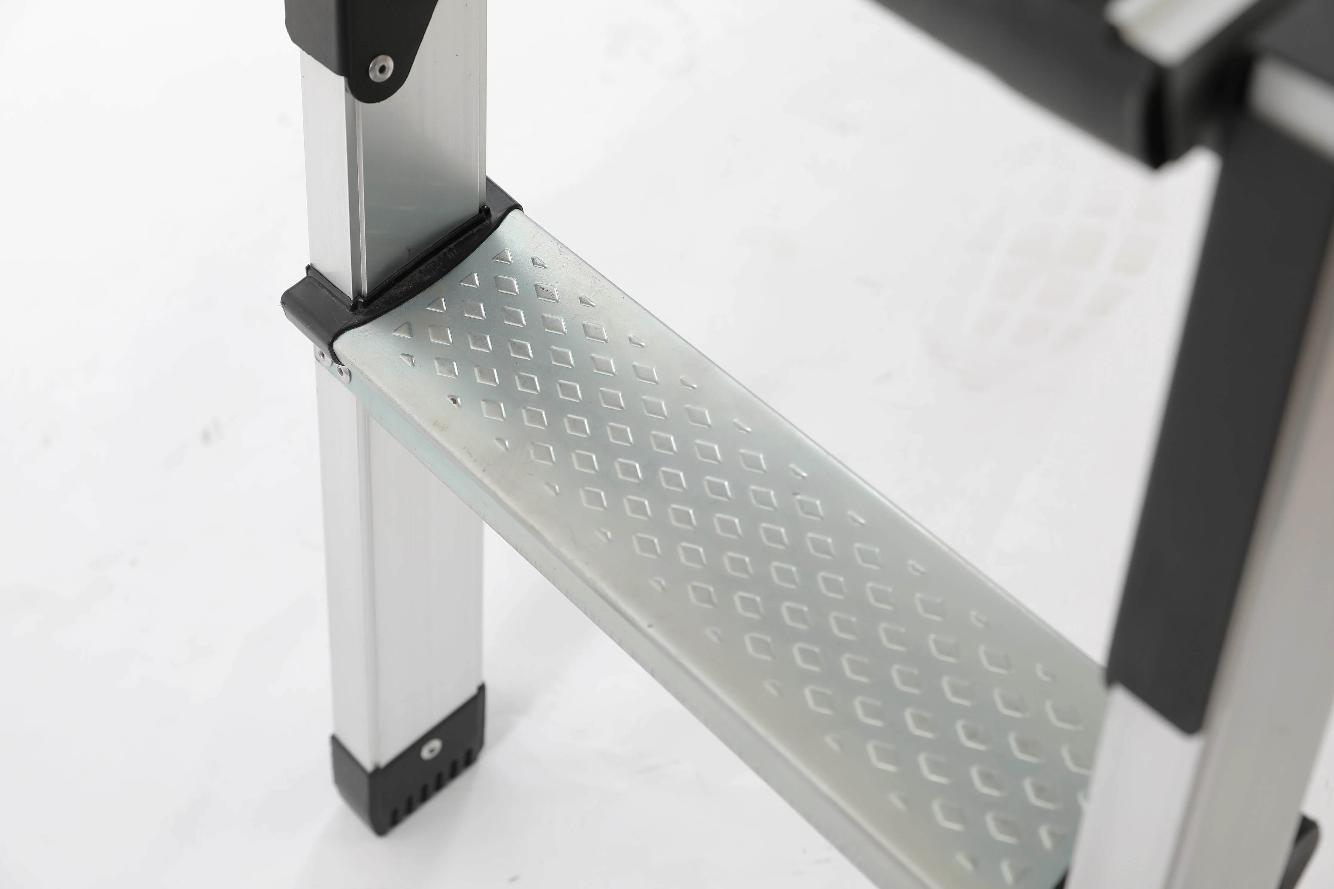 ML-205 Aluminum Folding Chair Work Platform Industrial Design Telescopic Ladders Outdoor Household Use Custom EN131 Certified