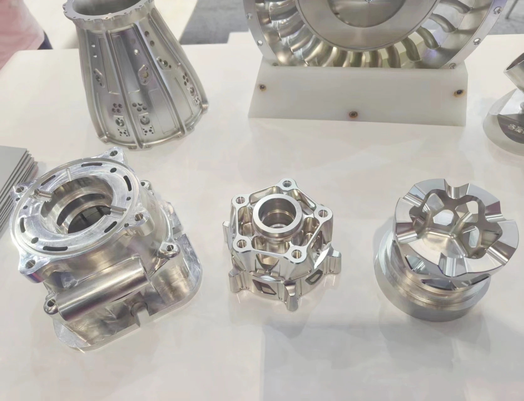 Small Quantity Prototype 0.01mm Precision Fabrication Services Custom Titanium Stainless Steel Aluminum CNC Machining Parts