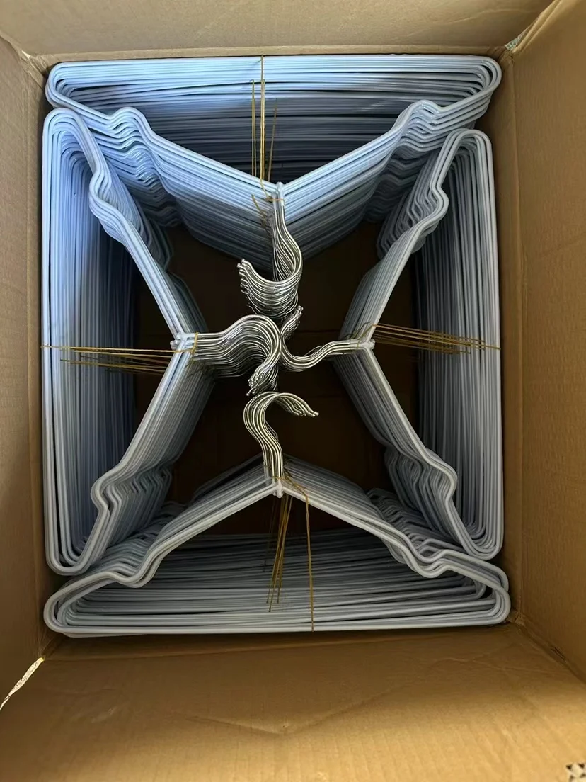 Factory Wholesale Household Metal Hangers Non-slip With Groove Dip Plastic Hangers Adult & Kids Hangers