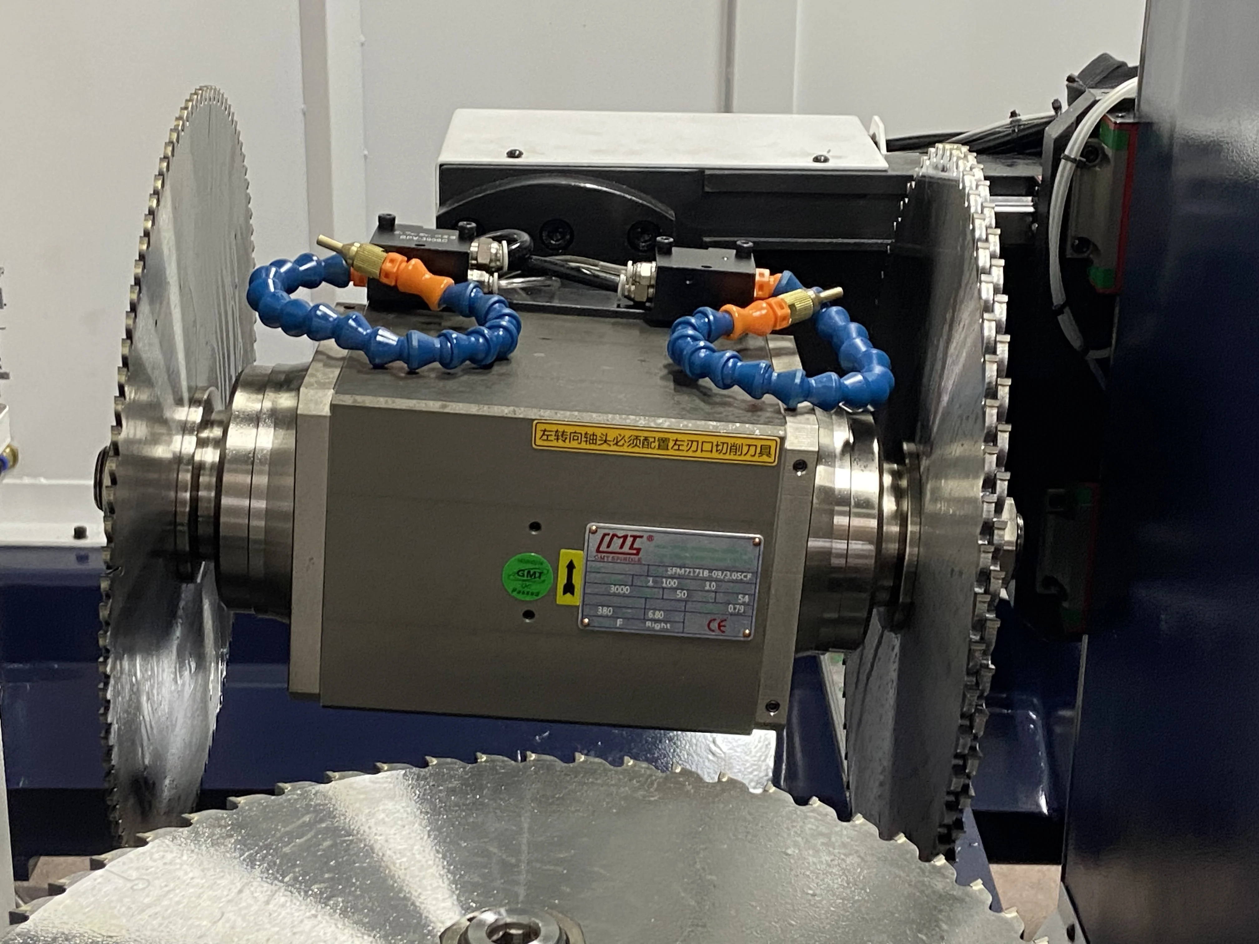 CNC cnc вертикальный обрабатывающий центр для изготовления окон