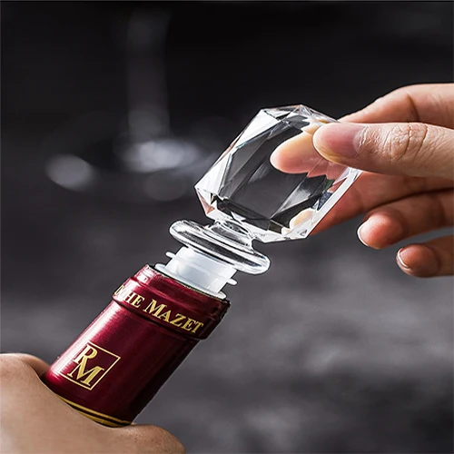 Hot selling high quality luxurious casual bar supplies accessories glass crystal diamond wine bottler stopper