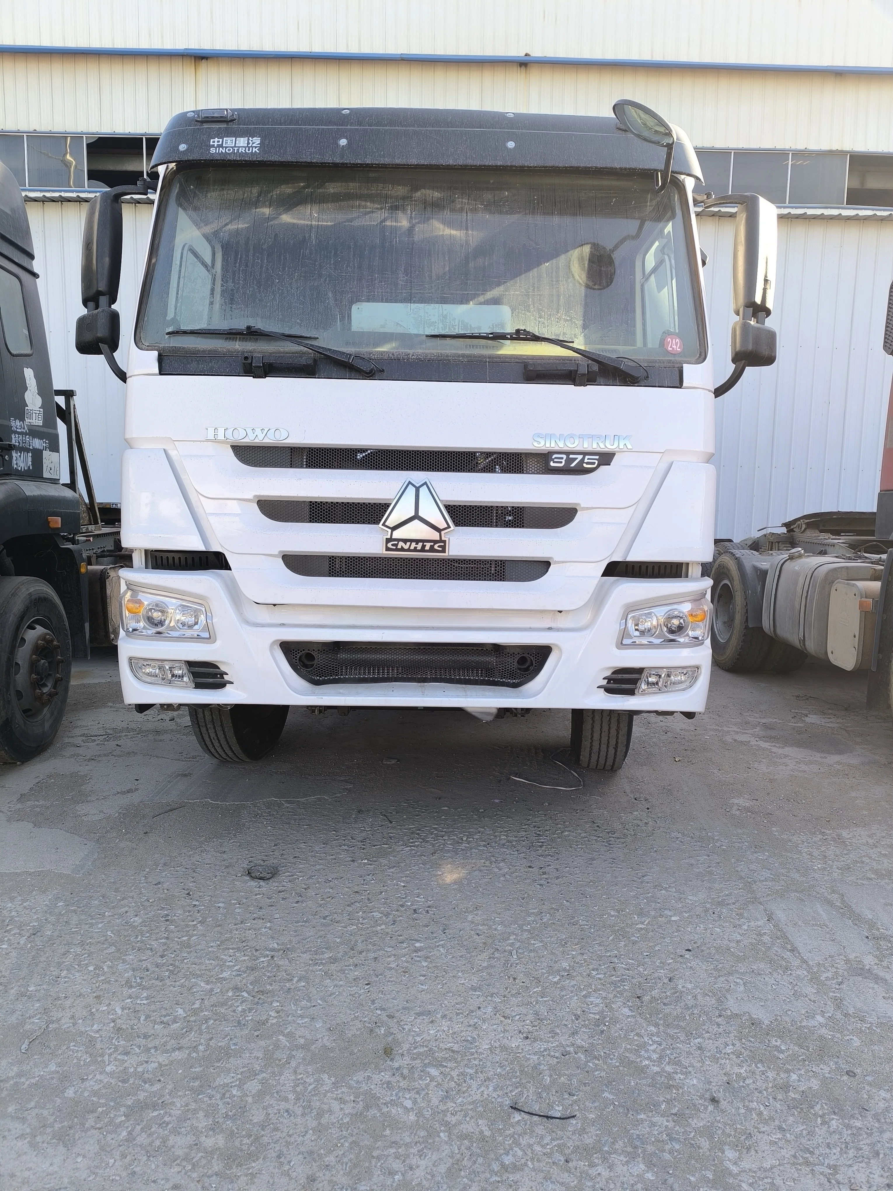 Используемые шины Sinotruck Howo 10 тягач 371HP 420HP 6x4 грузовик для африканского рынка