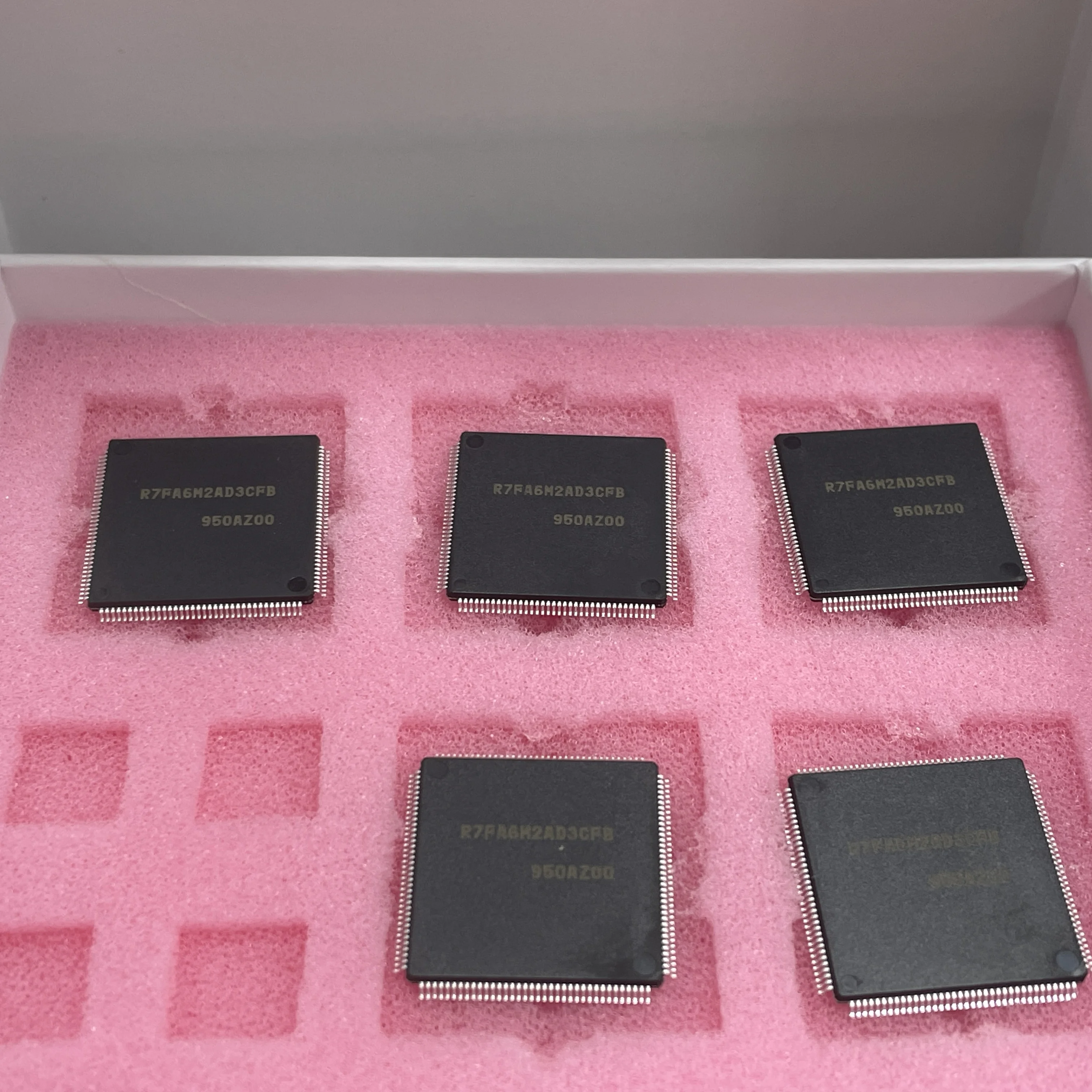 Electronic Components R7FA6M2AD3CFB 144-LFQFP New and Original (in stock)