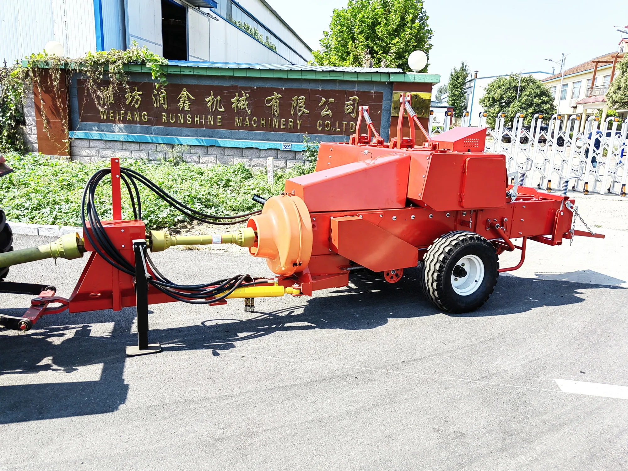 Офсетный квадратный пресс для сена