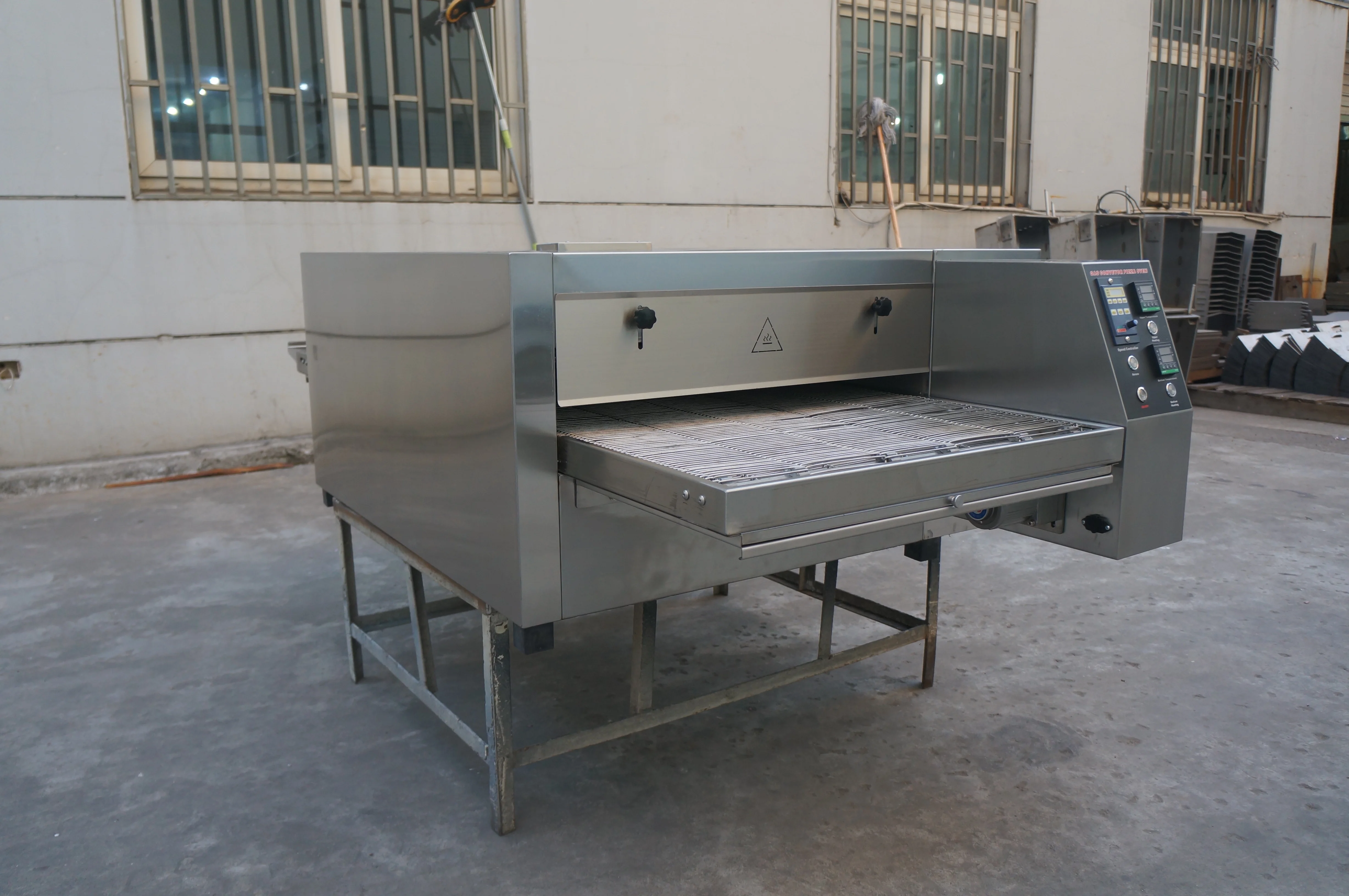 12 18 26 32 inch Commercial Bakery Equipment Electric Gas Conveyor Belt Pizza Oven for Restaurant CE Provided