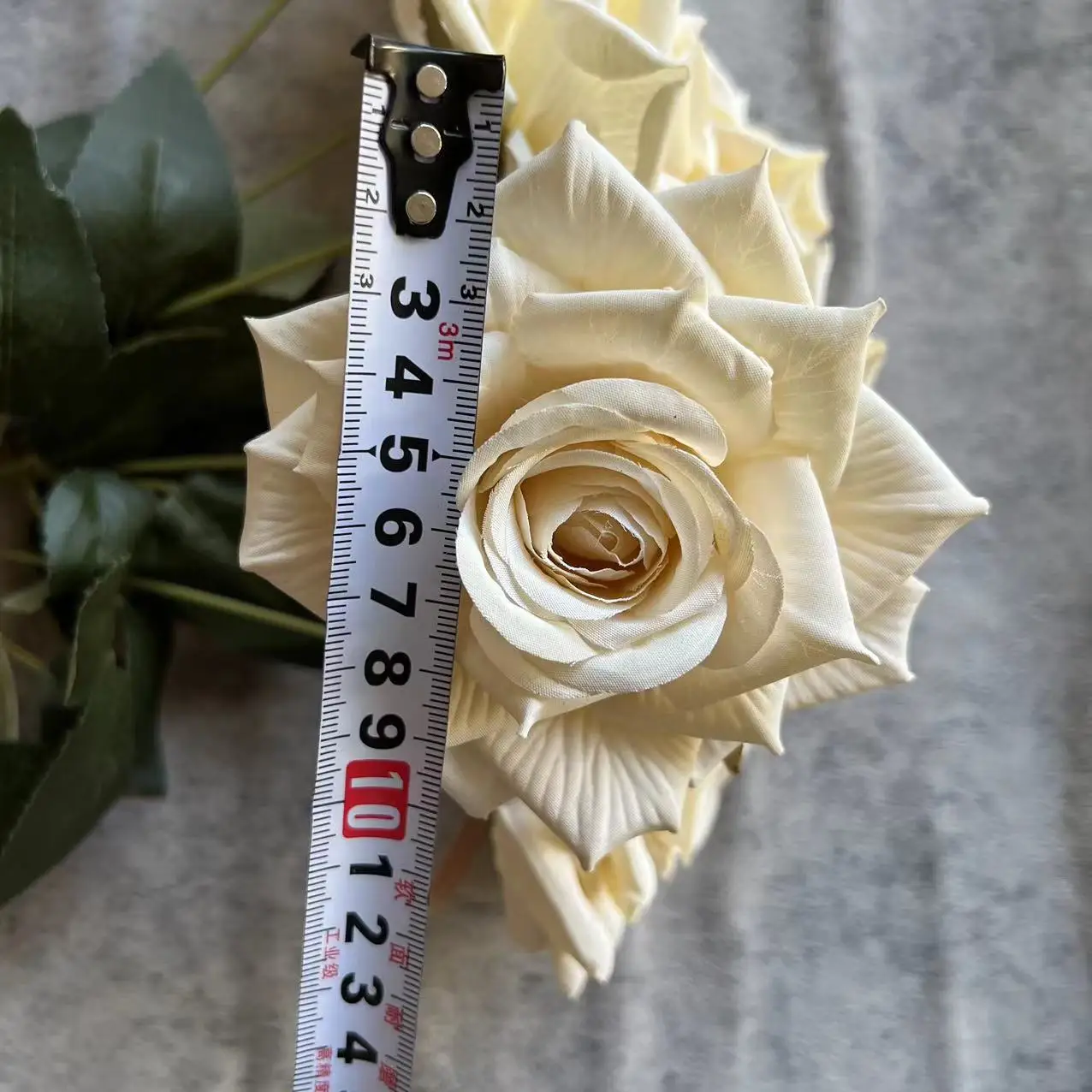 2023 New Good Quality 7 Head Artificial Flower Cream White Rose Bouquets for Wedding