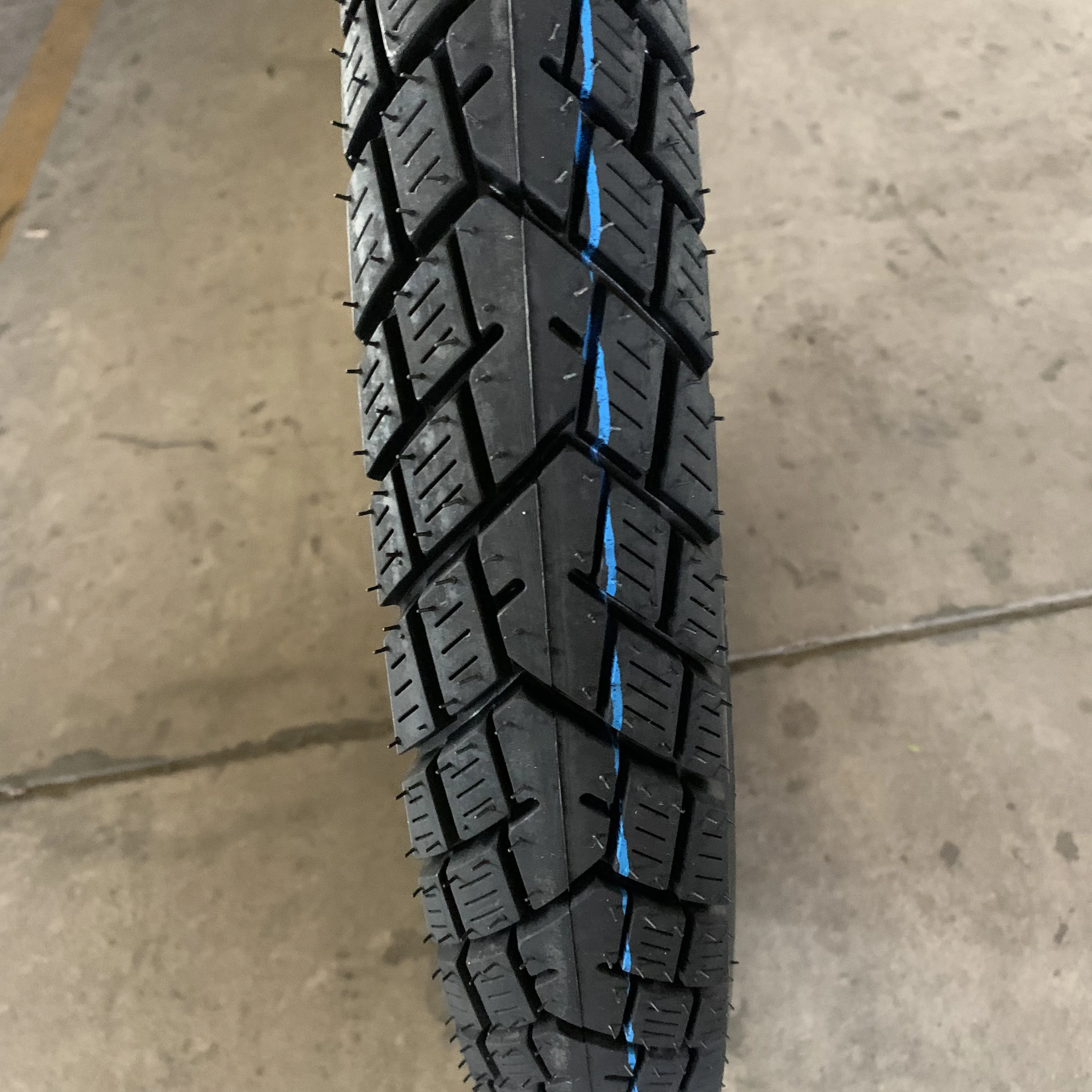 Motorcycle Tyres 3.00-18 90/90-18 Made Of 45%-52% Rubber