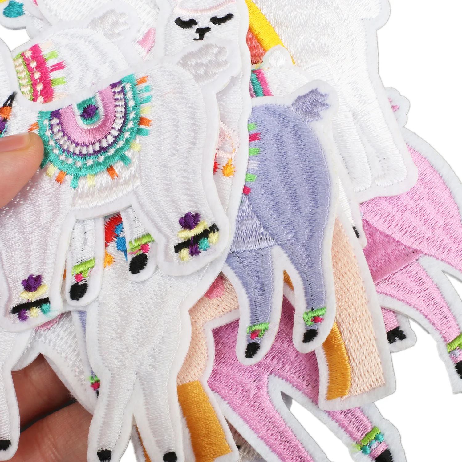 Hot Selling LIamas Alpaca Heat Transfer Embroidery Patch for Trucker Hat Custom Camel Logo Patches for Hat