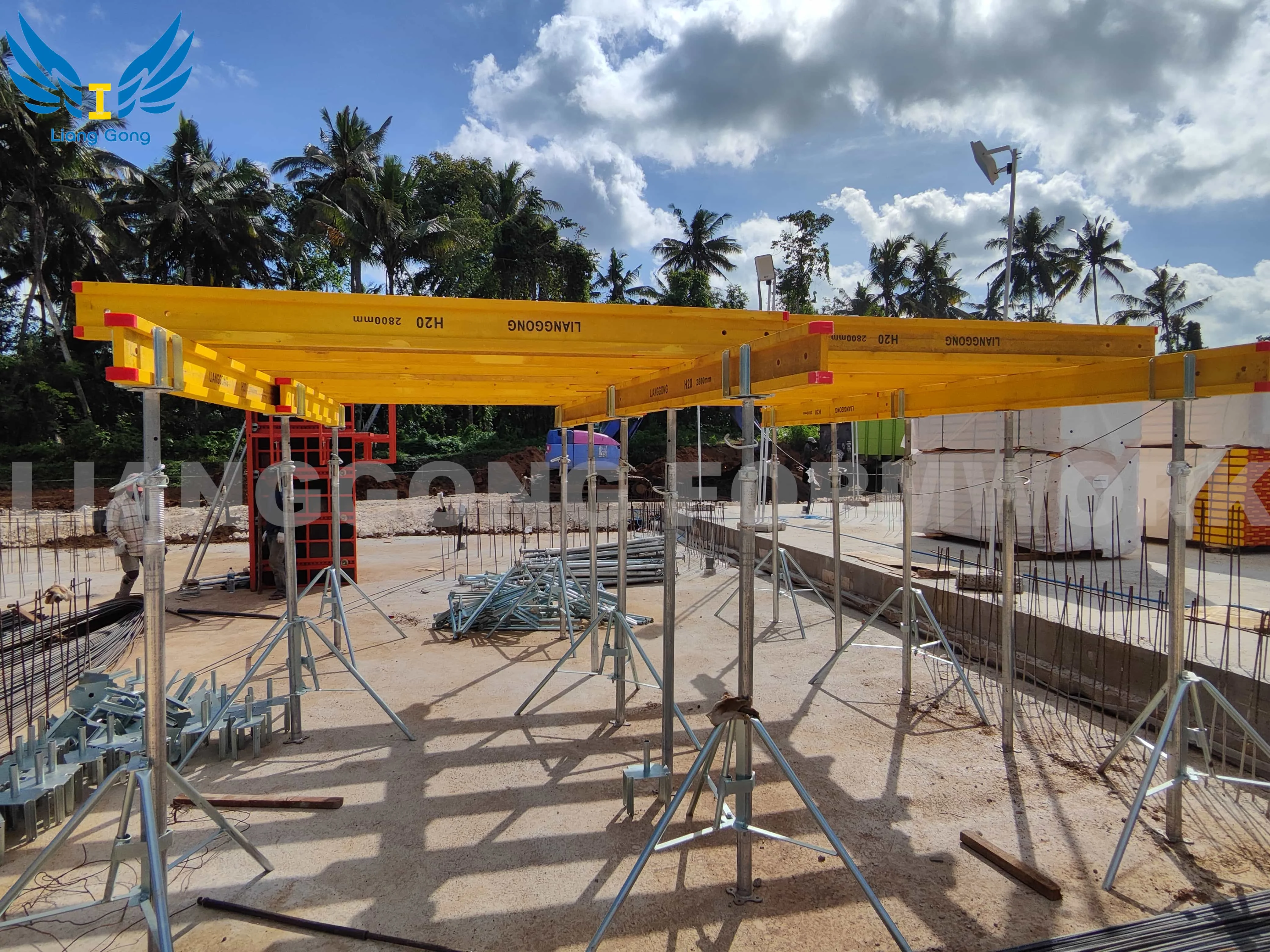 China Manufacturer Lianggong Forming Steel/Timber Beam Slab/Roof Formwork with Scaffolding Prop for Concrete Construction
