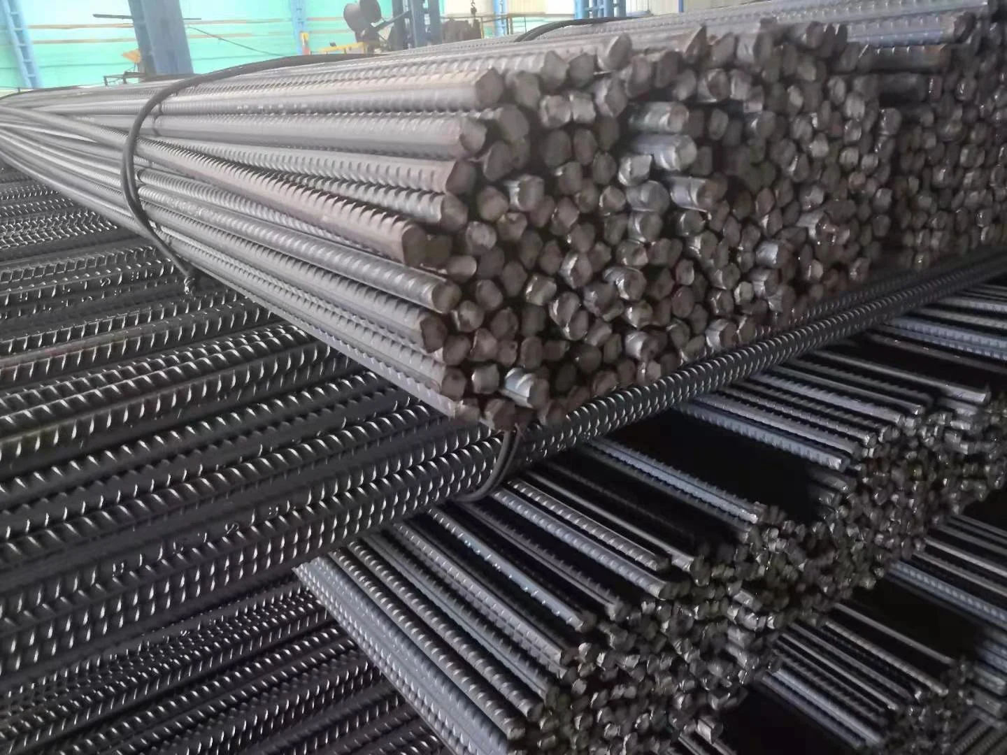 high quality 10mm 12mm 16mm Deformed Steel Rebar Iron Rod length 12meters construction iron rods 16mm