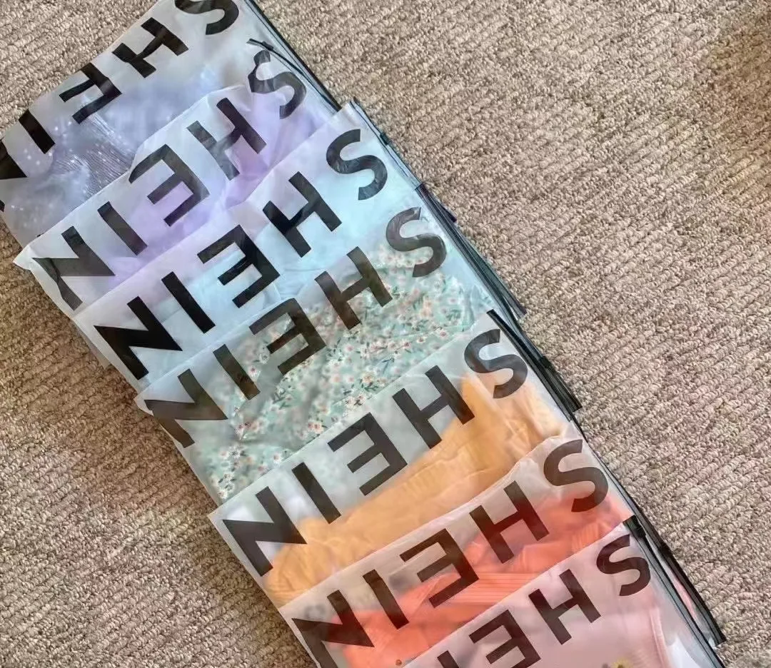 She in Dress Bulk Clothes Bundle Bale SwimwearTops Blouses Skirts Dress Mixed Women Clothing