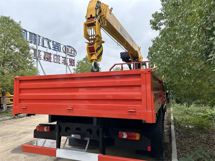 Dongfeng 4*2 Truck Mounted Crane Selling in Africa 5ton 8ton for Sale