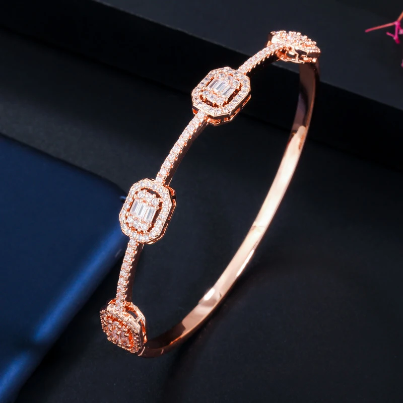 Ladies All-match Bracelet with AAA Zircon and Real Gold Plating on Dinner, Trade fair, Business