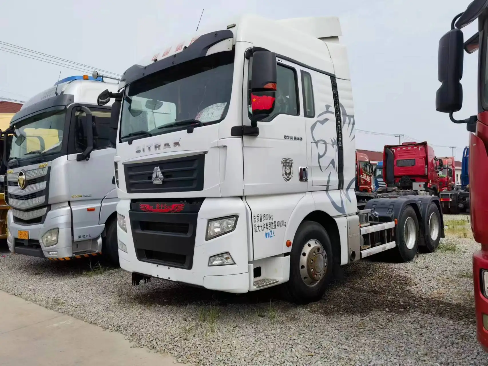 Прямая Продажа с китайского завода новый тягач SITRAK C7H 6x4 автоматическая левая камера заднего вида Евро 5 стандартное ручное управление грузовик