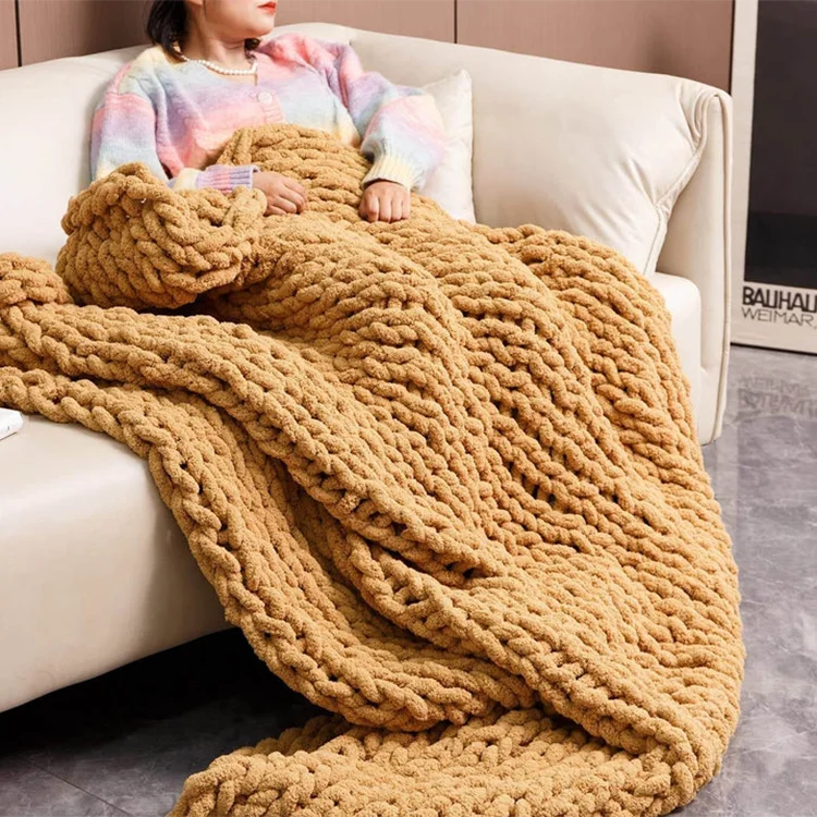 Free Small Sample OEM Manufacturer 100% Handmade Weighted Polyester Cozy Chenille Throw Chunky Yarn for Knitting Blanket