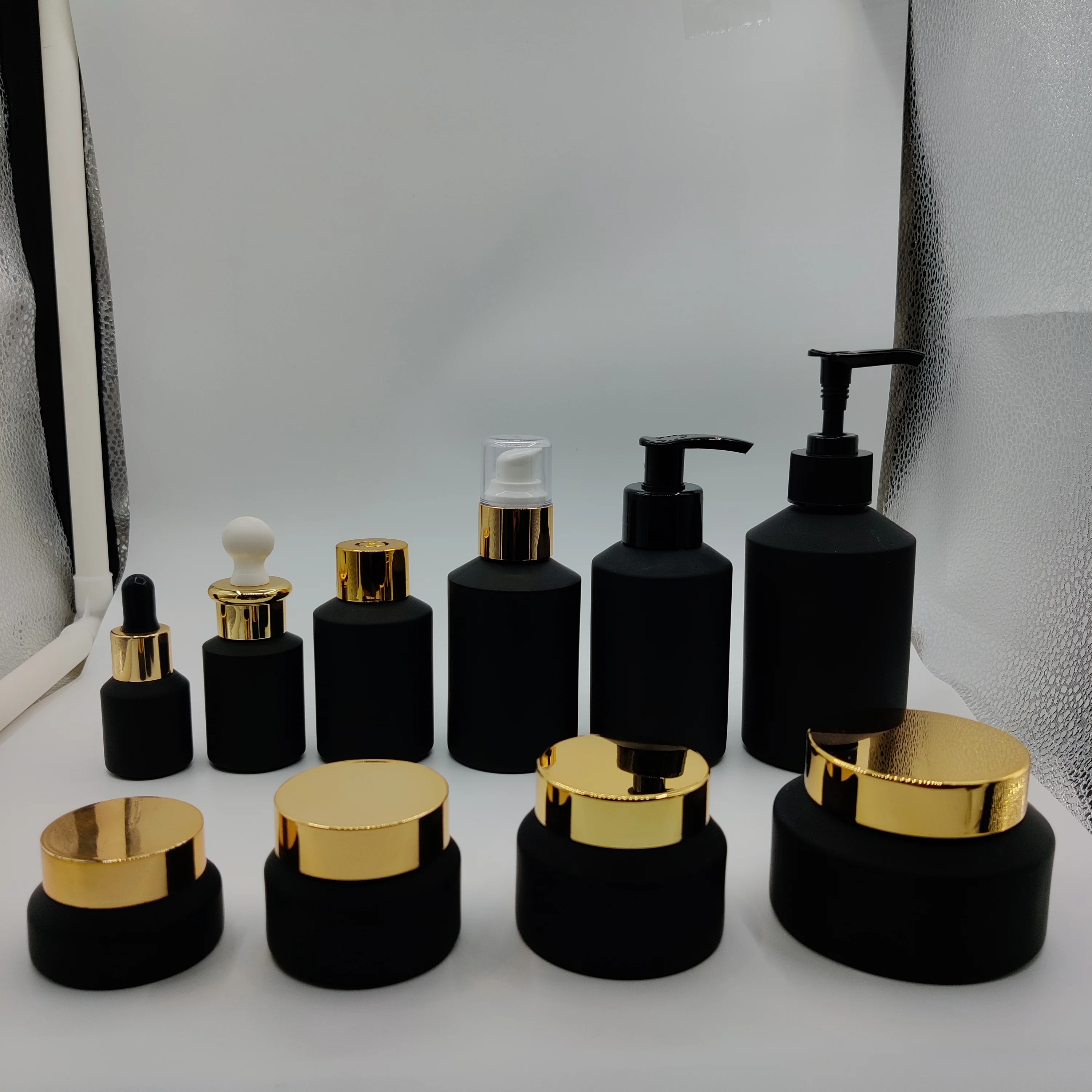 Stocked 15g30g50g100g Black Cosmetic Matte Glass Tilt Jar for Skin Care Eye Face Cream with Bamboo Lid