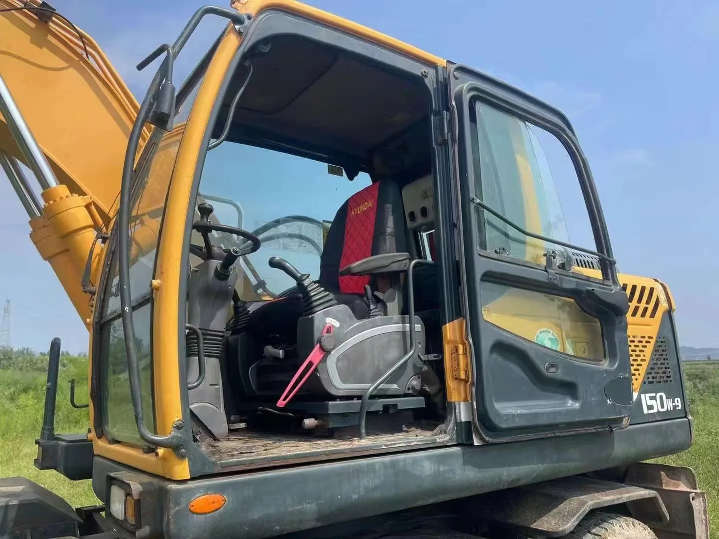 Korea Original Low Hyundai 220lc-9s 22.5ton Used Excavator Hyundai 15ton Cummins Engine 150w-7 / 220lc-9s 305lc-9t