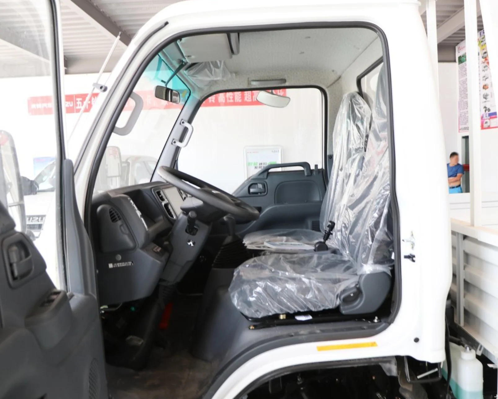 JAPAN ELF light cargo truck double cabin 4x2 4x4 LHD RHD diesel trucks for logistic transportation