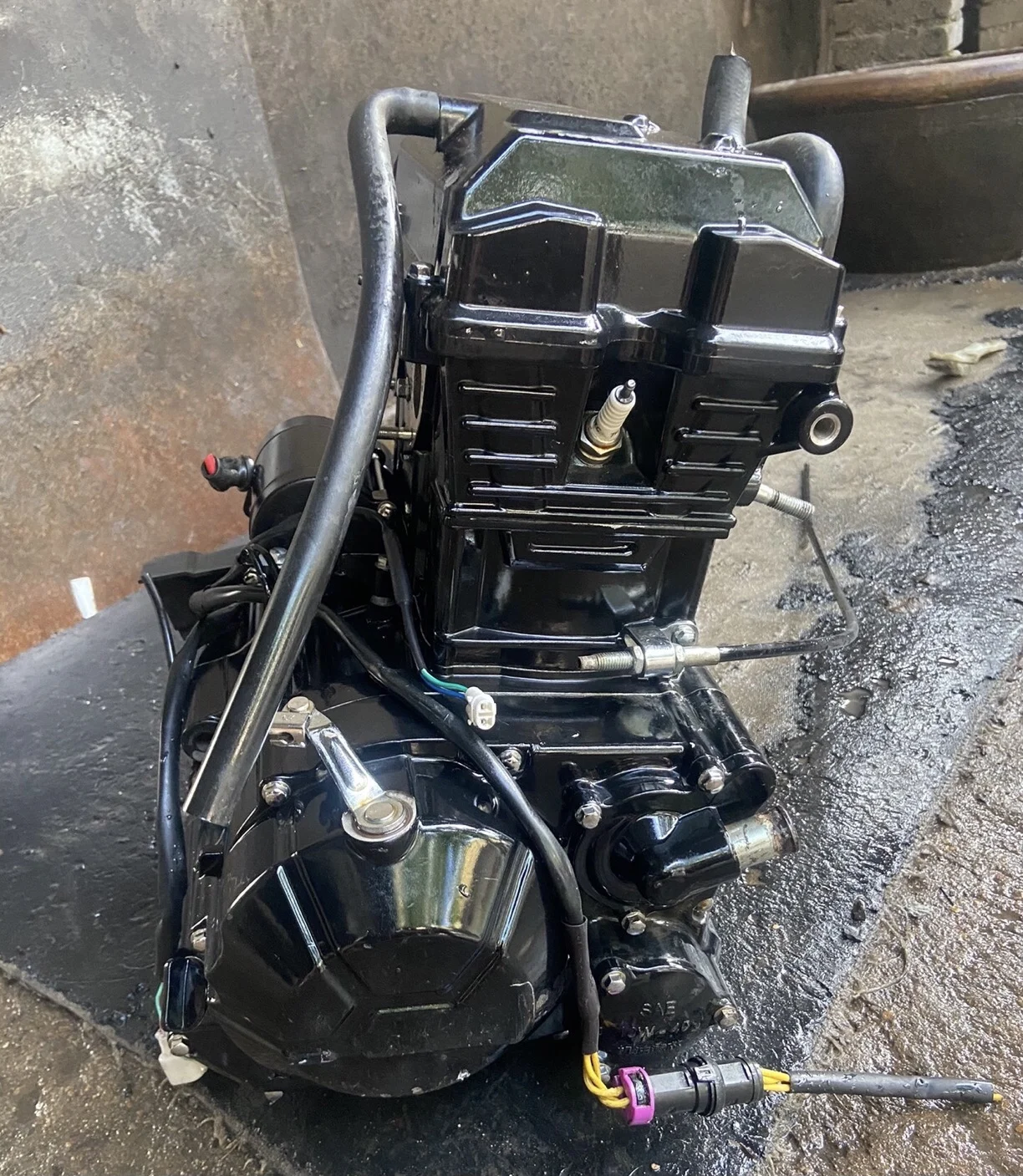 A reliable second-hand motorcycle engine assembly with a capacity of 400cc and 600cc