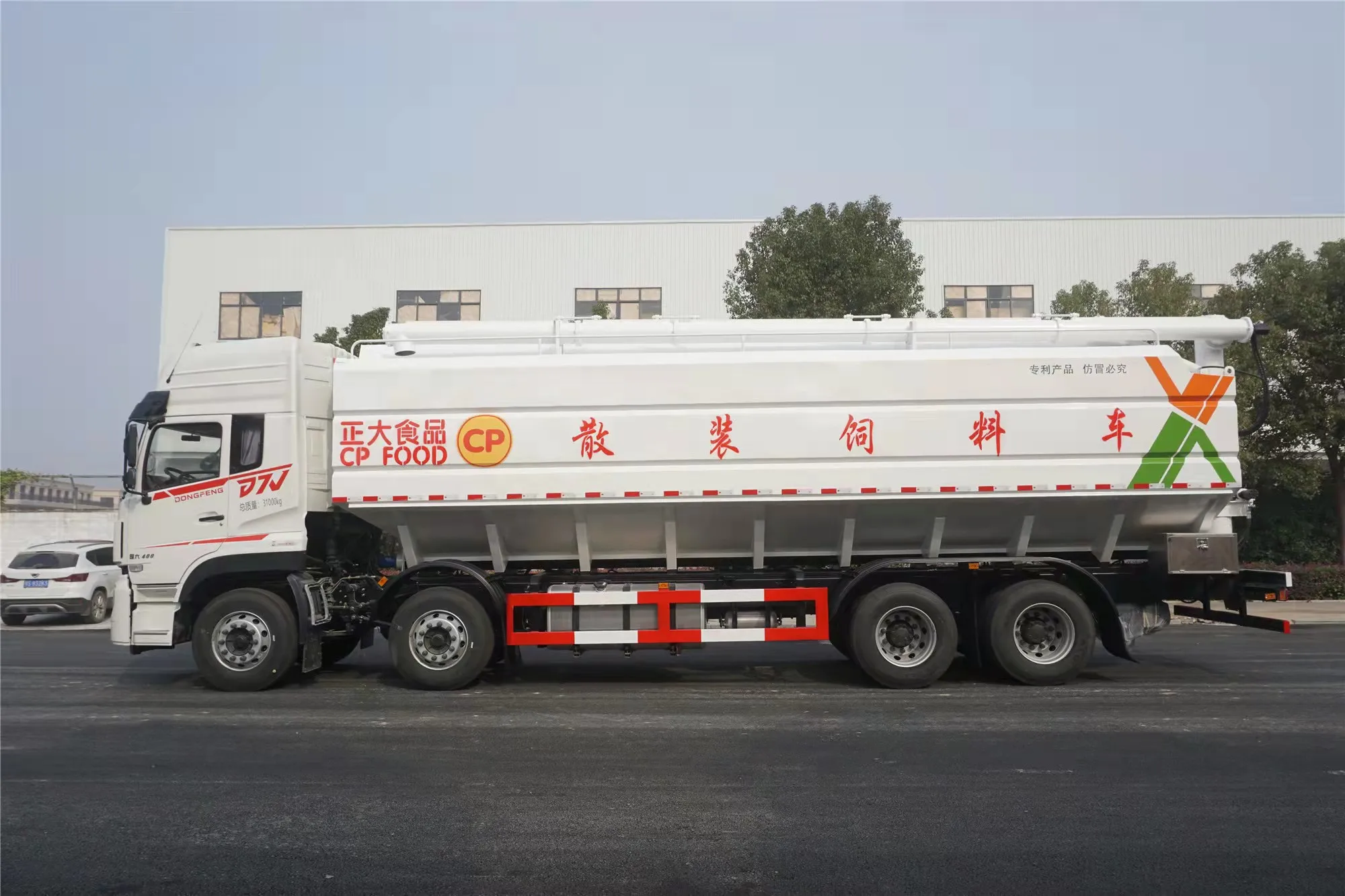 China Dongfeng Changxing Four-Axle 400 HP Bulk Feed Truck with 44-48 Cubic Meter Capacity Efficient Transport Truck for Sale