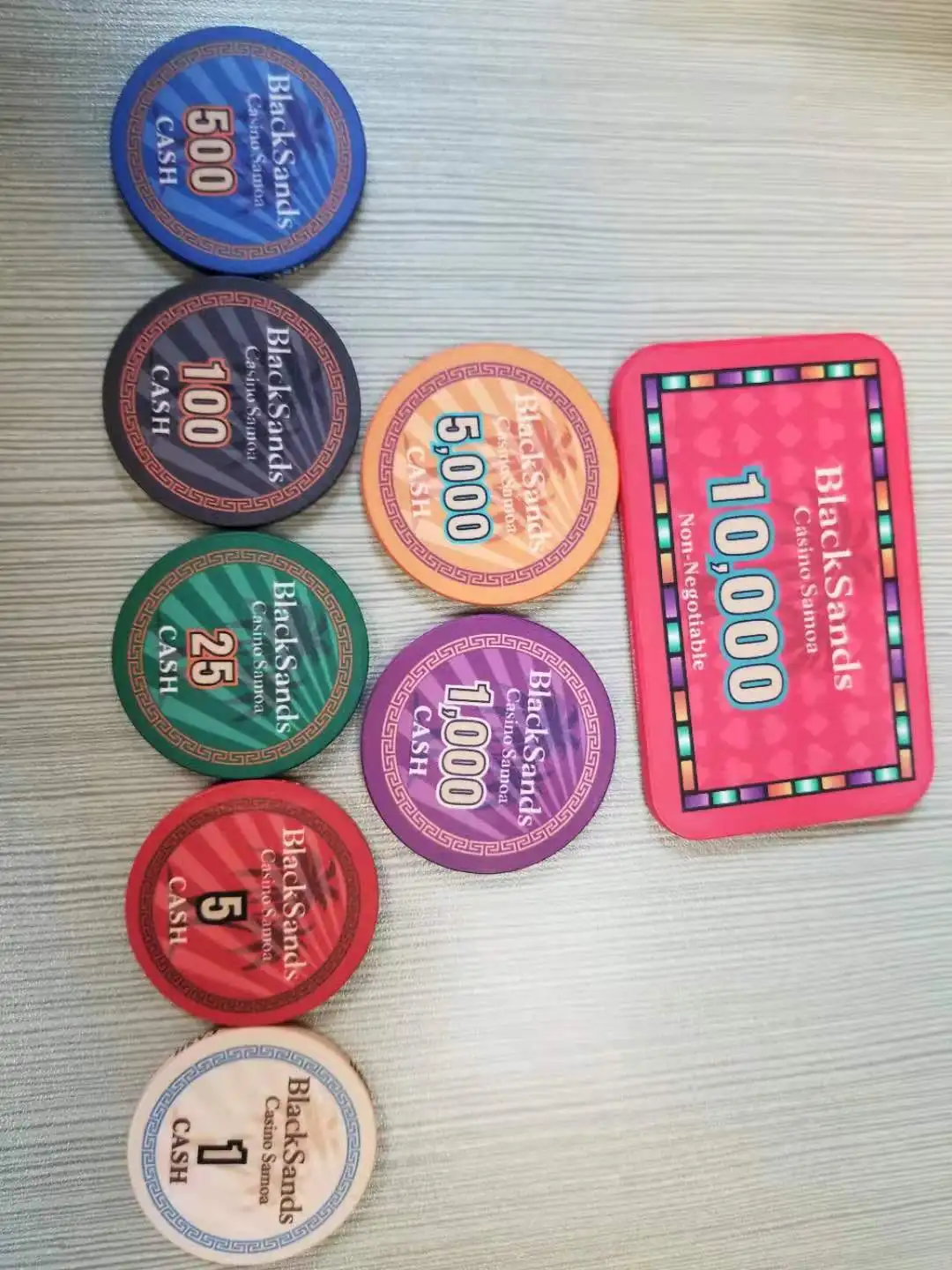 Wholesale Casino Style Poker Chips Set 500pcs Plaque Clay Chips with Aluminum Case 14g Plastic & Acrylic Chips Gambling Casinos