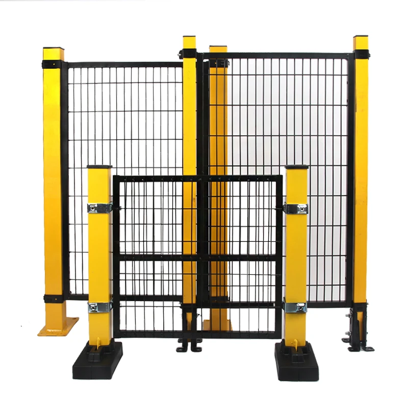 Защитный забор по периметру машины и