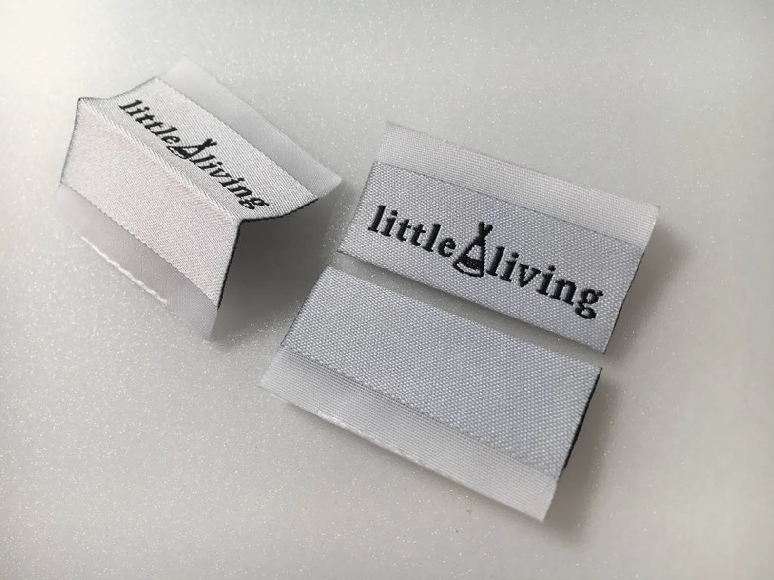 Custom sleeve hem tags on T-shirt Pip clothing tag center fold woven label