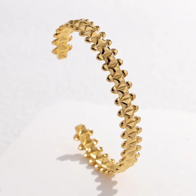 B074-023 Halo trendy new design women stainless steel jewelry open  size 18k gold plated spike metal bangle