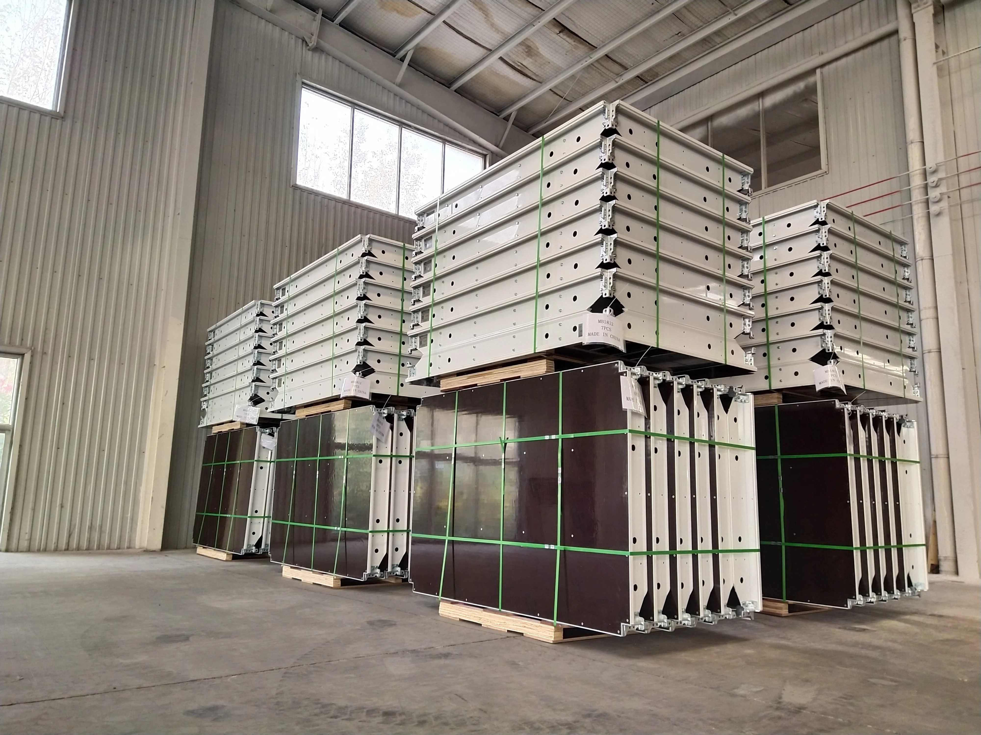 Slab Formwork with early stripping mechanism