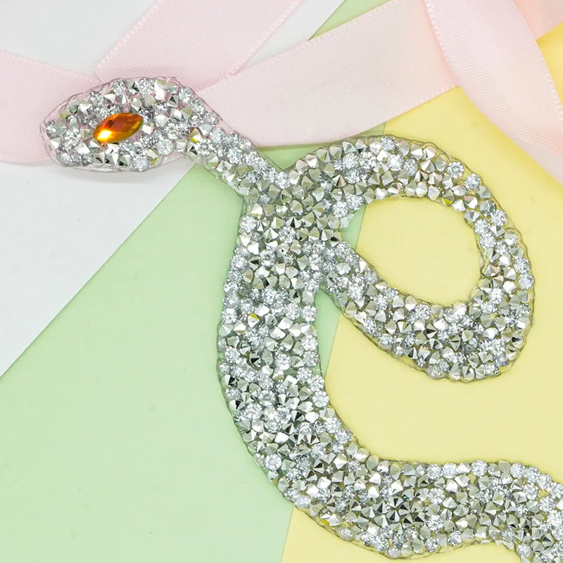 China Manufacturer Shinny Snake Rhinestone Applique Hotfix Rhinestone Patch for Clothing Decorations