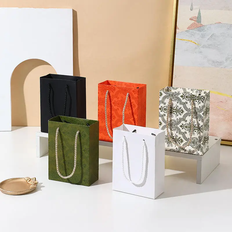 Custom Hand-held gift jewelry box packaging logo-printable small size portable ready-made bag box