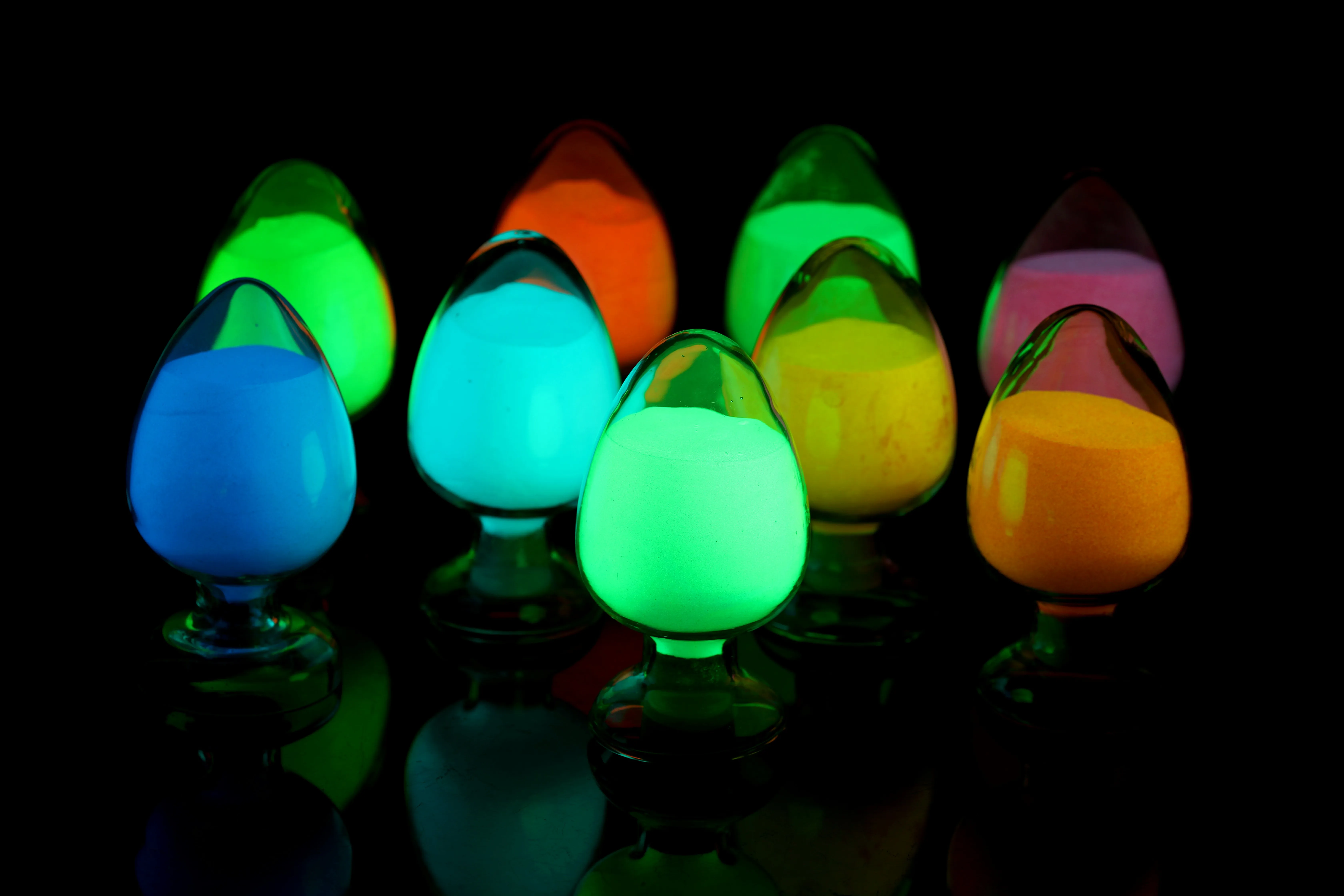 Bulk Fair & Lovely White To Red Glow In The Dark Acrylic Mica Powder