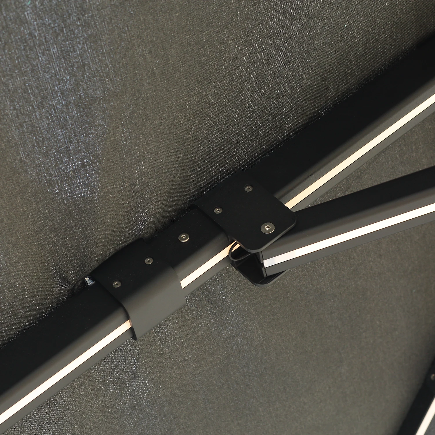 Polished Waterproof Modern Patio Garden Sun Shade Led Aluminum Cantilever Umbrella Parasol Outdoor Umbrella With Light