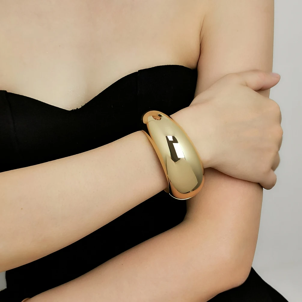 Unique Design Trendy Smooth surface metal bangle gradient size gold plated cuff bracelet personality arm jewelry for women