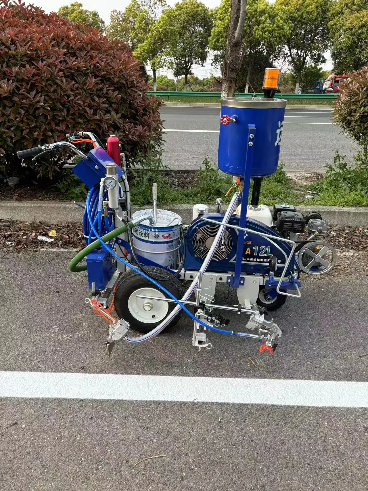 new arrival double pump four spray guns laser system cold airless paint road marking stripper equipment