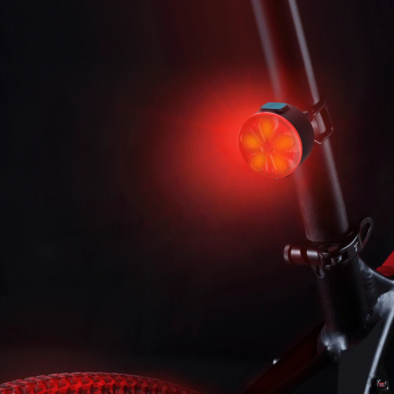 
2021Juego de luces de bicicleBright Bicycle Front And Tail USB Charging Lights Are Suitable For Night Riding Bicycle Lights set 