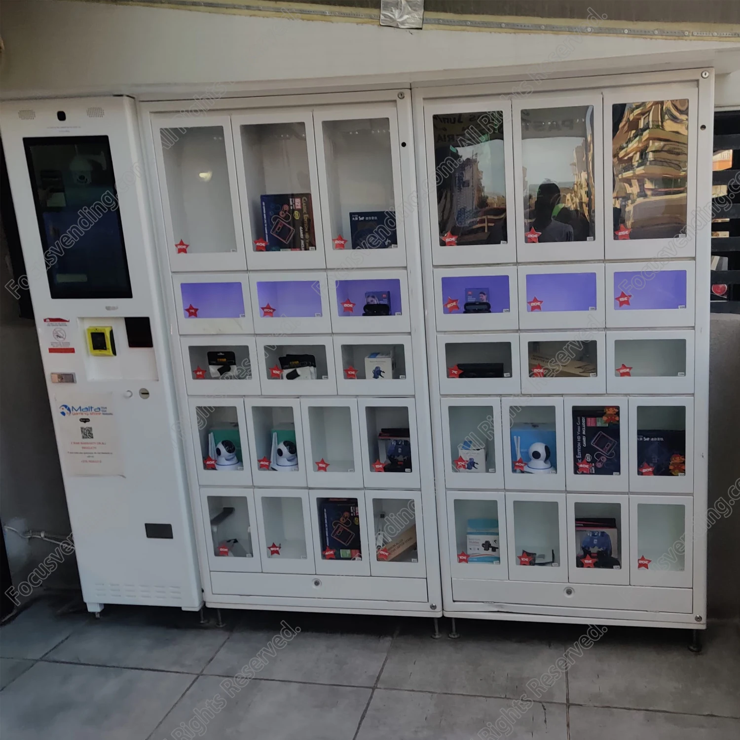 Cloth Hat Gifts Locker Vending Machine With Sticker Connect Combo Snack and Drinks Vending Machine Together