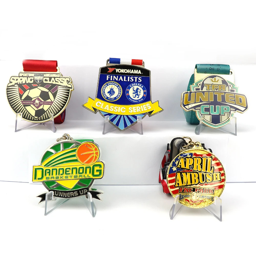 China Manufacturer 3D Metal Crafts Award Custom Football Medals Sports Metal 3D Gold Marathon Running Medal