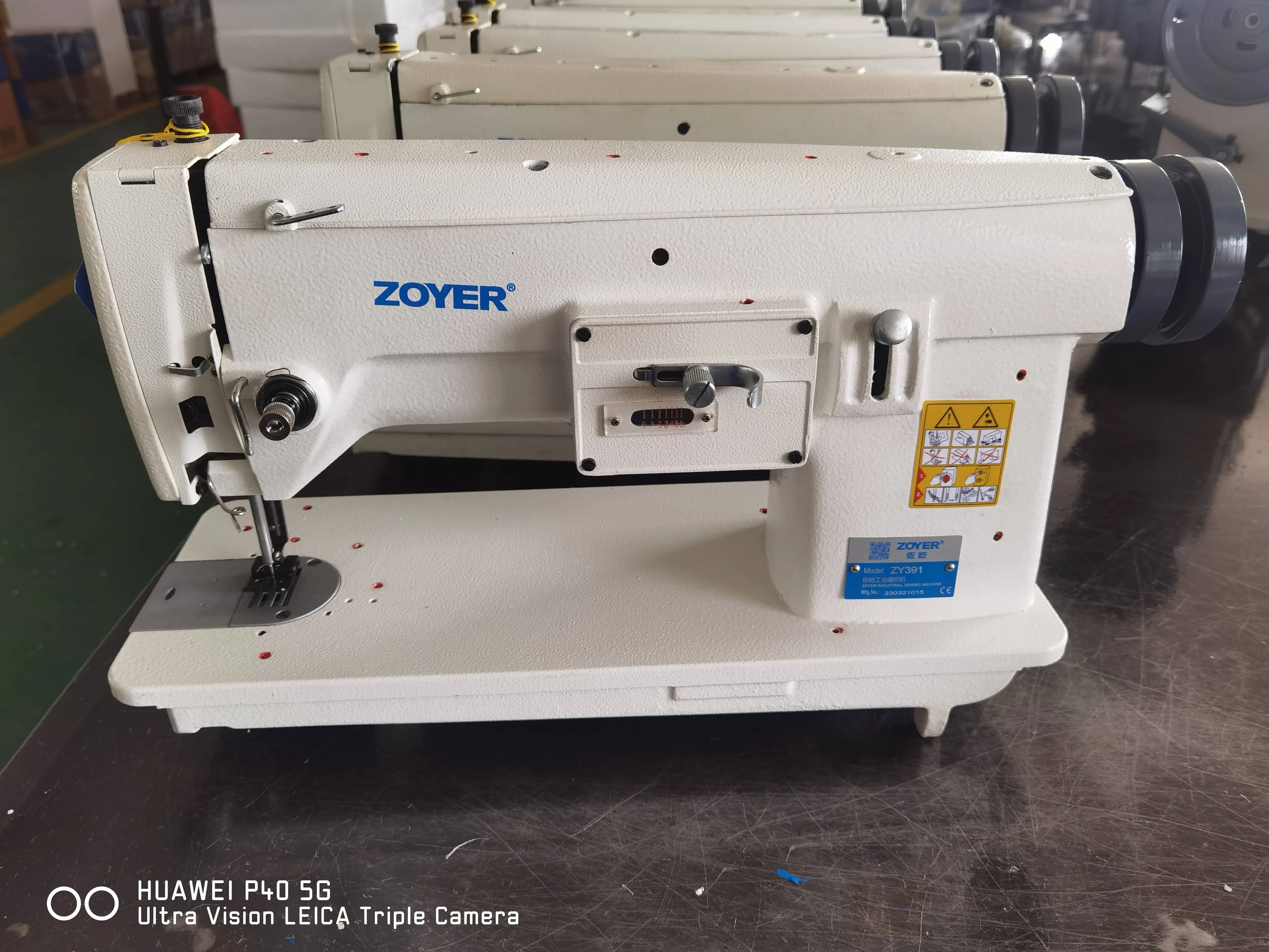 ZOYER ZY-391zigzag lockstitch sewing Machine for thin or thick materials such as fabrics, cotton and chemical fiber cloth