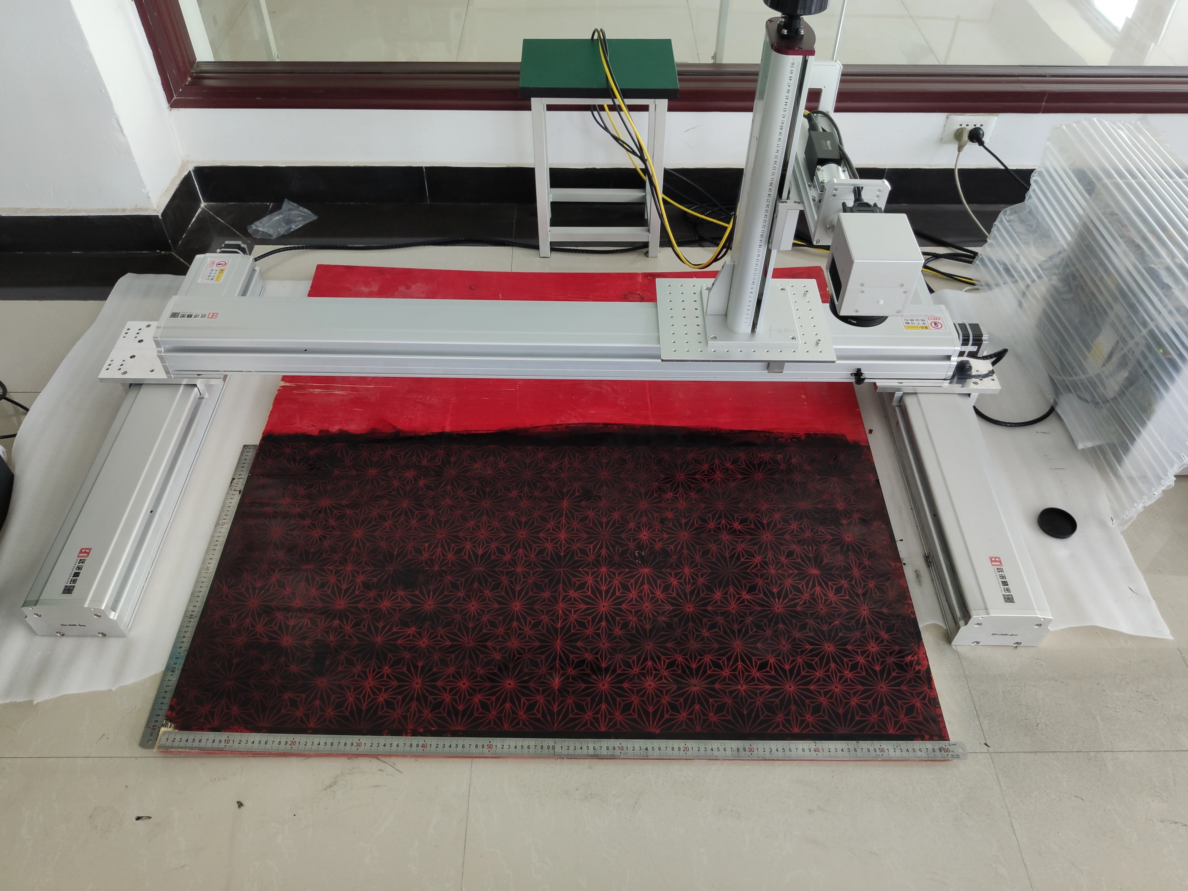 600*1000mm Gantry Type Large Working Area Raycus JPT 30W 50W Fiber Laser Marking Machine For Coated Mirror Metal Plate